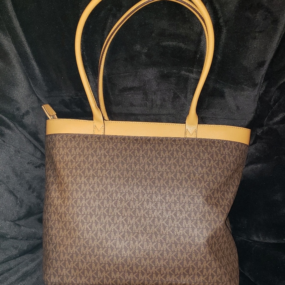 Brand new Michael Kors shoulder bag